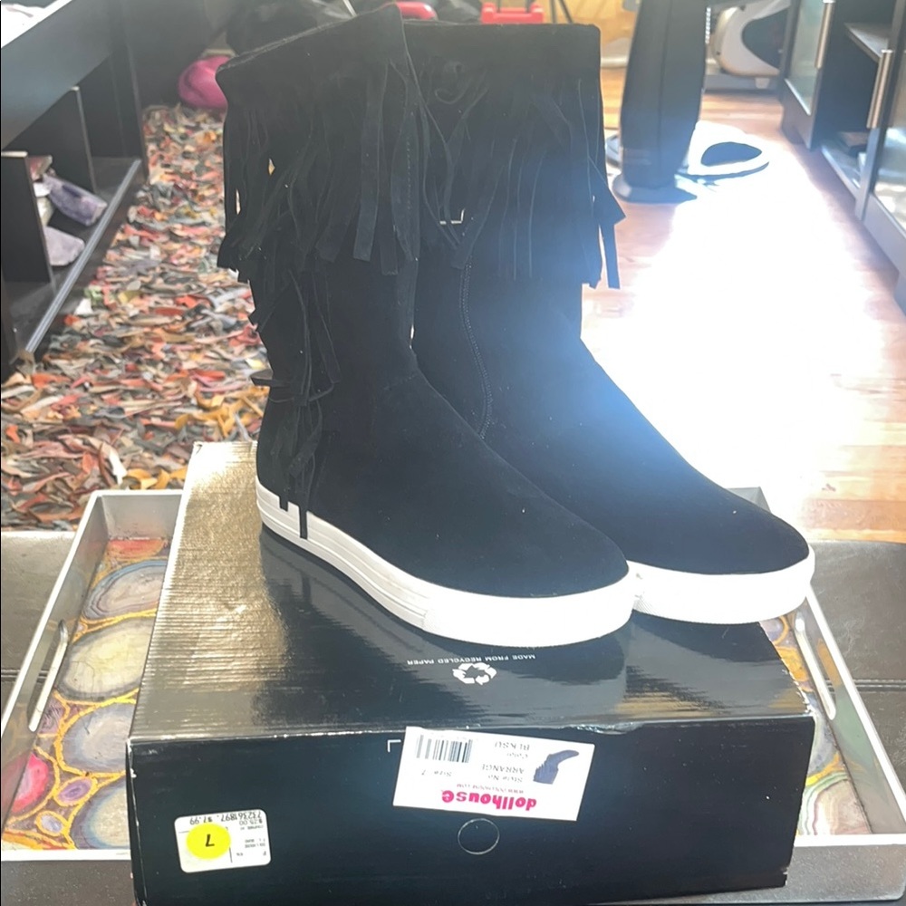 Dollhouse Black Sneakers Modern Style